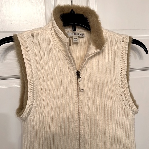 Tommy Hilfiger knit and fur Vest. - Picture 2 of 6